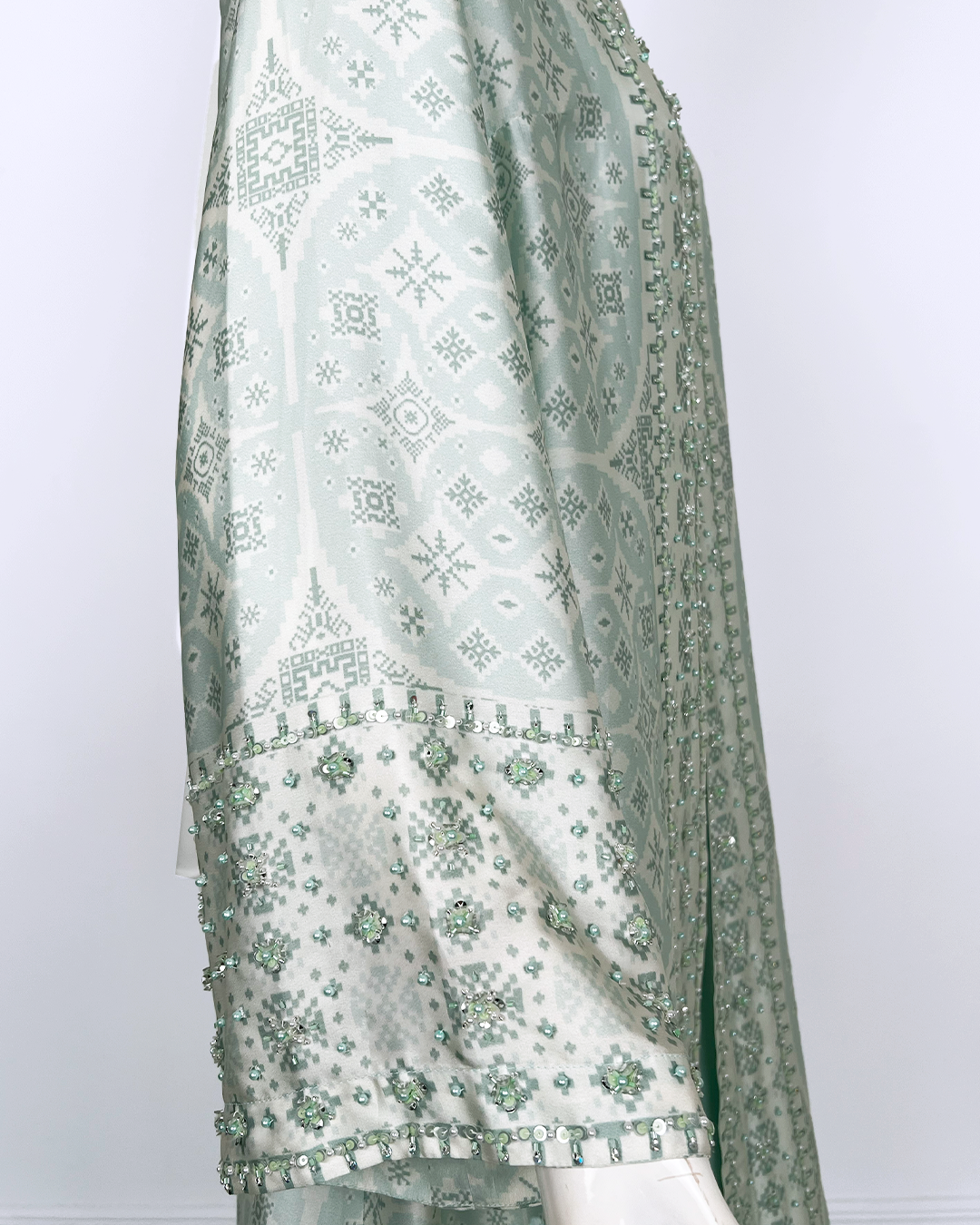 NAFLAH OUTER